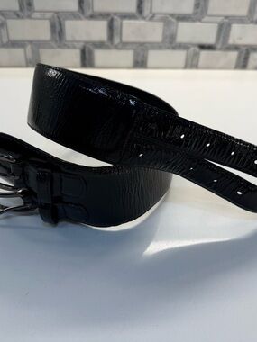 Oscar De La Renta Women’s Black Patent Leather Dress Belt